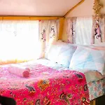 캠프장 Retro Caravans At Valentia Island Escape