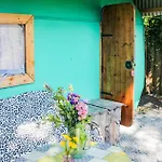 Retro Caravans At Valentia Island Escape * Chapeltown