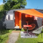 Retro Caravans At Valentia Island Escape 캠프장