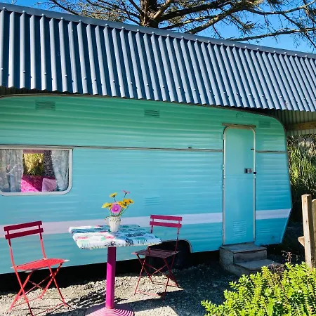 Retro Caravans At Valentia Island Escape * Chapeltown
