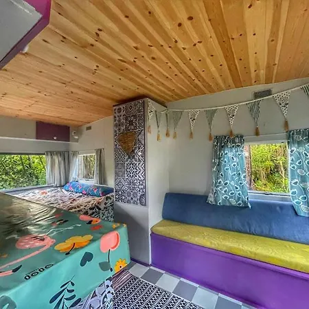 אתר קמפינג Retro Caravans At Valentia Island Escape Chapeltown