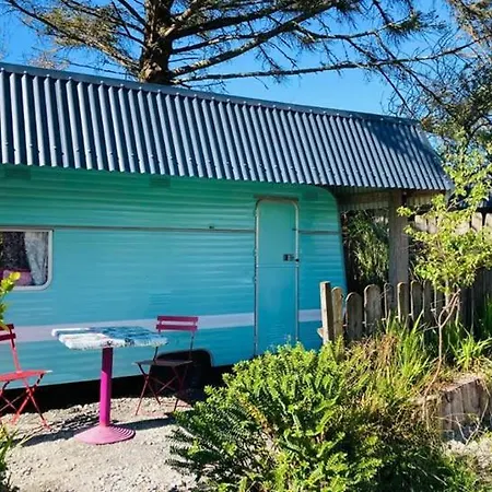 Retro Caravans At Valentia Island Escape 营地 Chapeltown