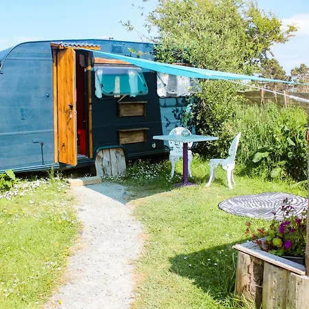 캠프장 Retro Caravans At Valentia Island Escape *