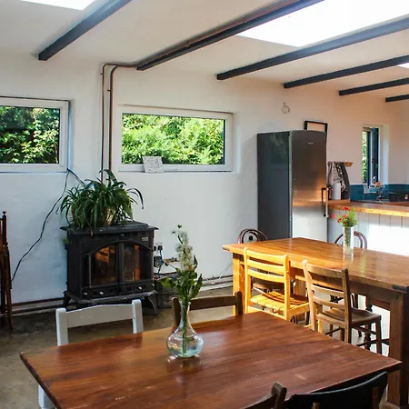 Retro Caravans At Valentia Island Escape 营地