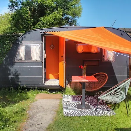 Retro Caravans At Valentia Island Escape אתר קמפינג