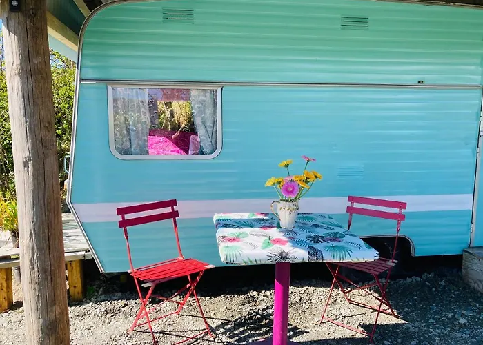 Retro Caravans At Valentia Island Escape * Chapeltown